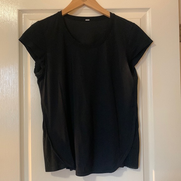 Lululemon Play off the Pleats Tee